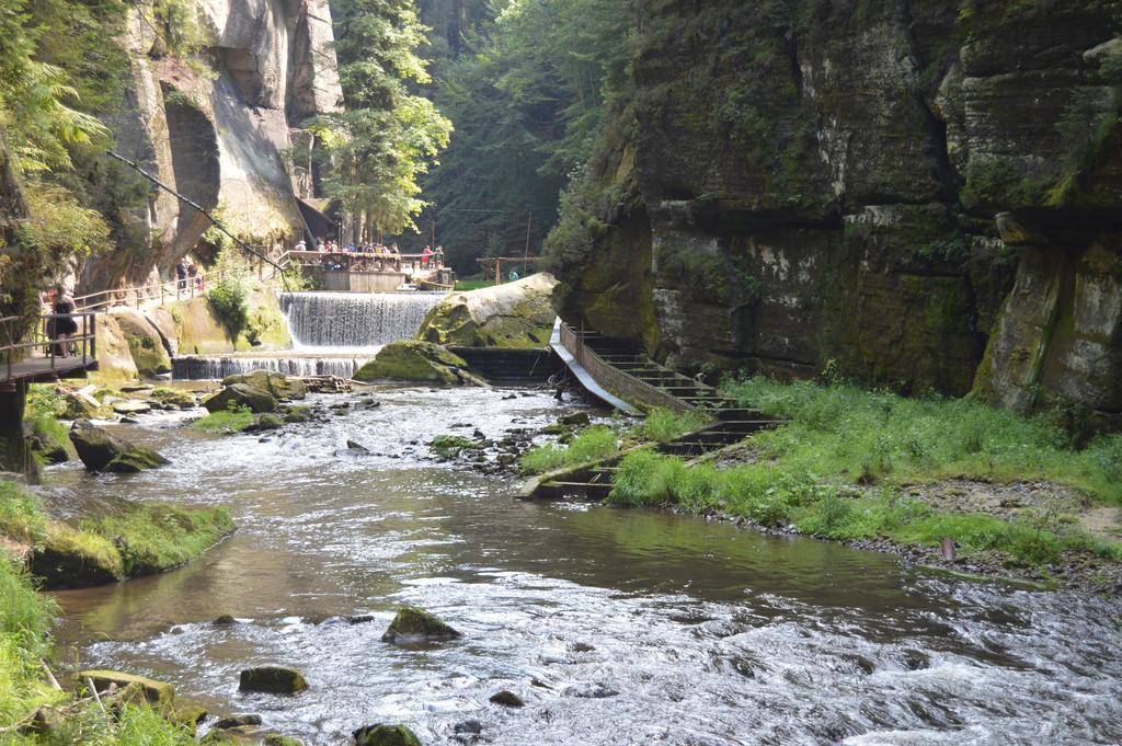Pension A Restaurant Vesna - Ceske Svycarsko Srbská Kamenice Zewnętrze zdjęcie